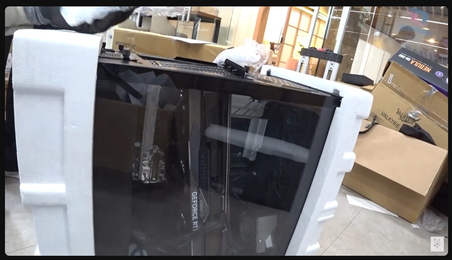 이사하다 탑차 3~4m 높이서 떨어진 컴 본체_2.png