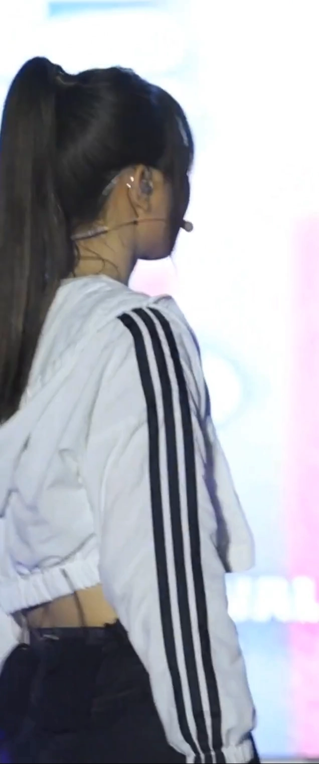 07년생 아이돌 gif_2.webp