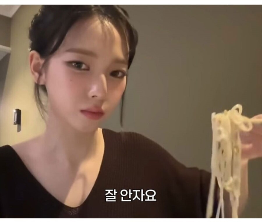 카리나 : 자기 전에 뭐 먹지 말라고 해서.jpg_2.jpg