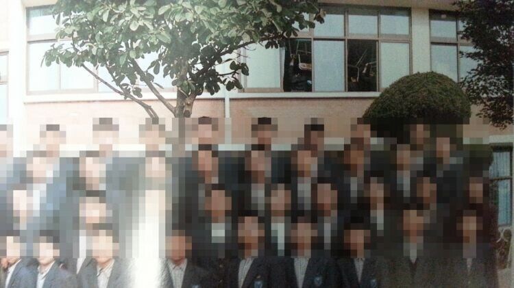 졸업앨범에 남아있는 체벌 흔적.jpg_2.jpg