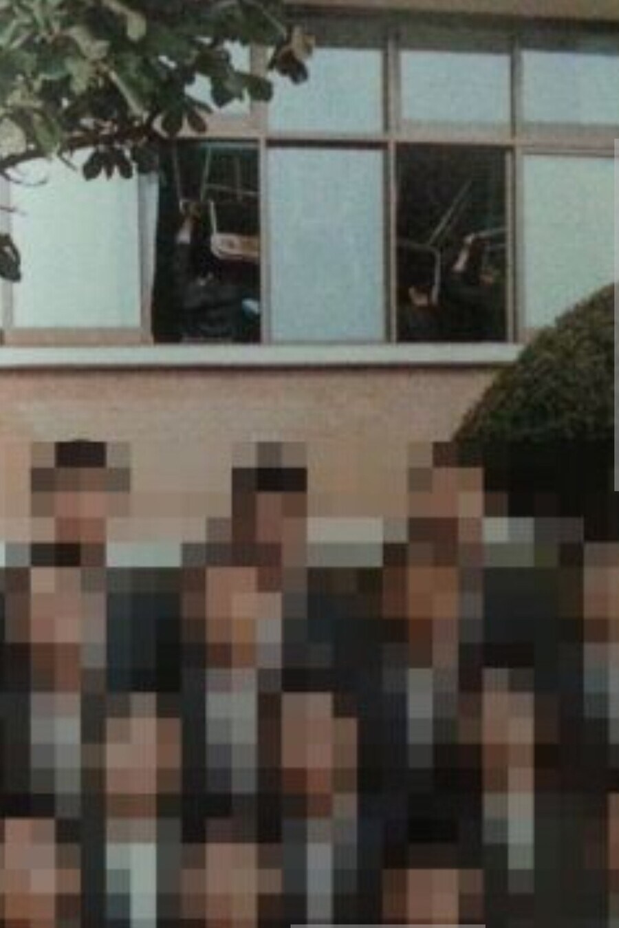 졸업앨범에 남아있는 체벌 흔적.jpg_3.jpg