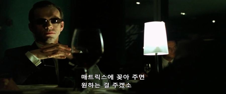영화속 끔찍한 현실을 잊고 싶다는 남자_2.jpg