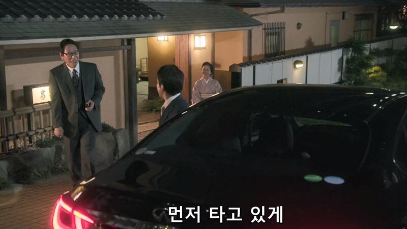 어둠을 쫓다가 어둠에 잡아먹힌 남자_1.jpg