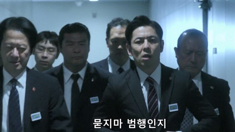 어둠을 쫓다가 어둠에 잡아먹힌 남자_10.jpg