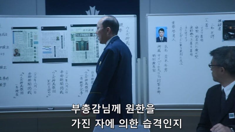 어둠을 쫓다가 어둠에 잡아먹힌 남자_11.jpg