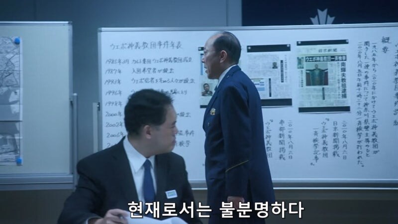 어둠을 쫓다가 어둠에 잡아먹힌 남자_12.jpg