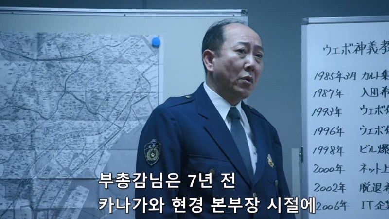 어둠을 쫓다가 어둠에 잡아먹힌 남자_15.jpg