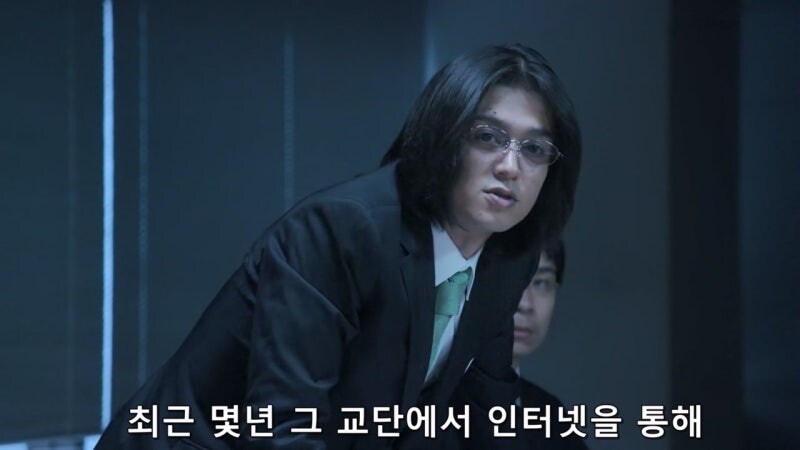 어둠을 쫓다가 어둠에 잡아먹힌 남자_17.jpg