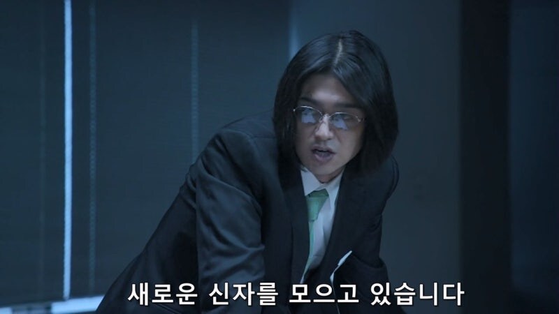 어둠을 쫓다가 어둠에 잡아먹힌 남자_18.jpg