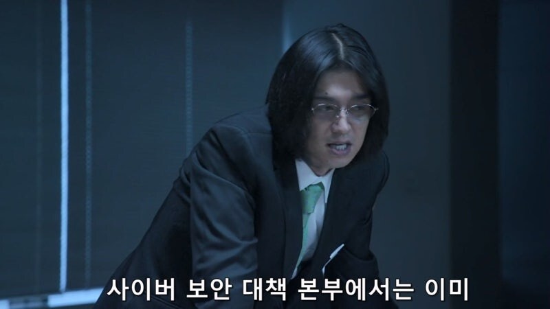 어둠을 쫓다가 어둠에 잡아먹힌 남자_19.jpg
