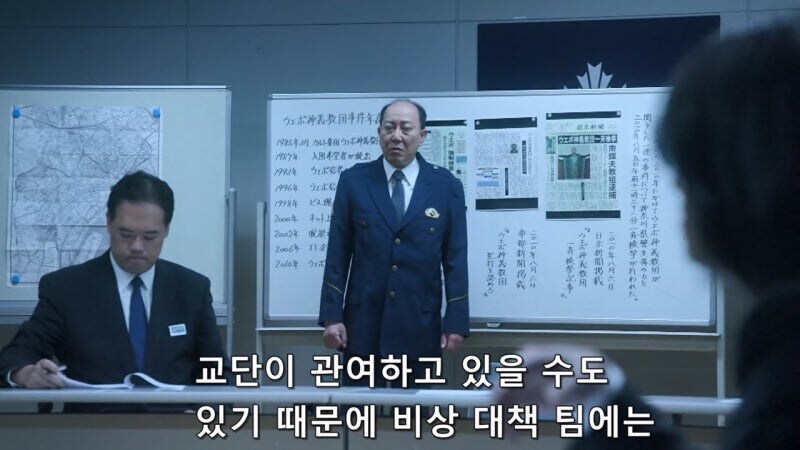 어둠을 쫓다가 어둠에 잡아먹힌 남자_21.jpg