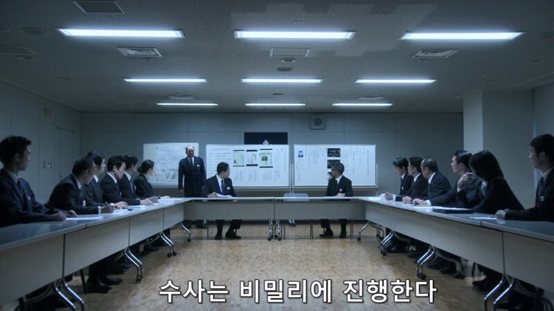 어둠을 쫓다가 어둠에 잡아먹힌 남자_23.jpg