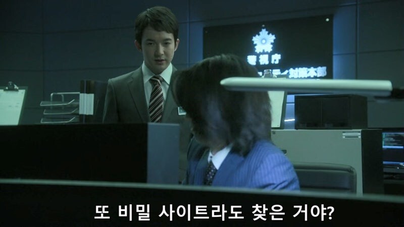 어둠을 쫓다가 어둠에 잡아먹힌 남자_26.jpg