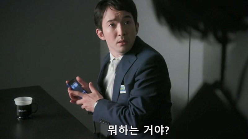 어둠을 쫓다가 어둠에 잡아먹힌 남자_31.jpg