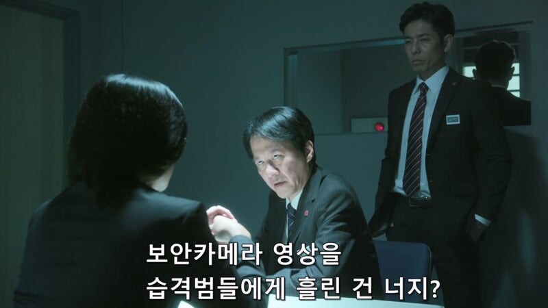 어둠을 쫓다가 어둠에 잡아먹힌 남자_36.jpg