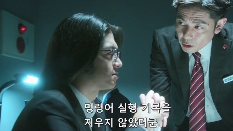 어둠을 쫓다가 어둠에 잡아먹힌 남자_37.jpg
