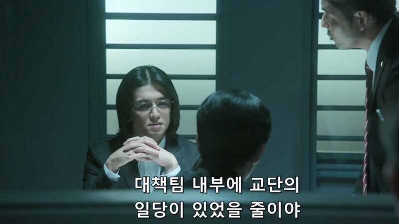 어둠을 쫓다가 어둠에 잡아먹힌 남자_38.jpg