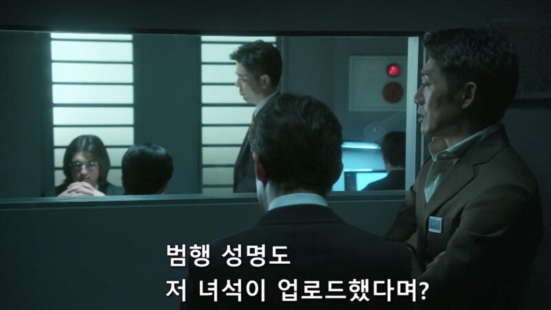 어둠을 쫓다가 어둠에 잡아먹힌 남자_41.jpg