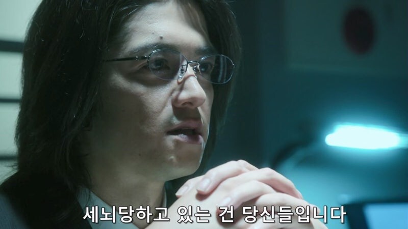 어둠을 쫓다가 어둠에 잡아먹힌 남자_43.jpg