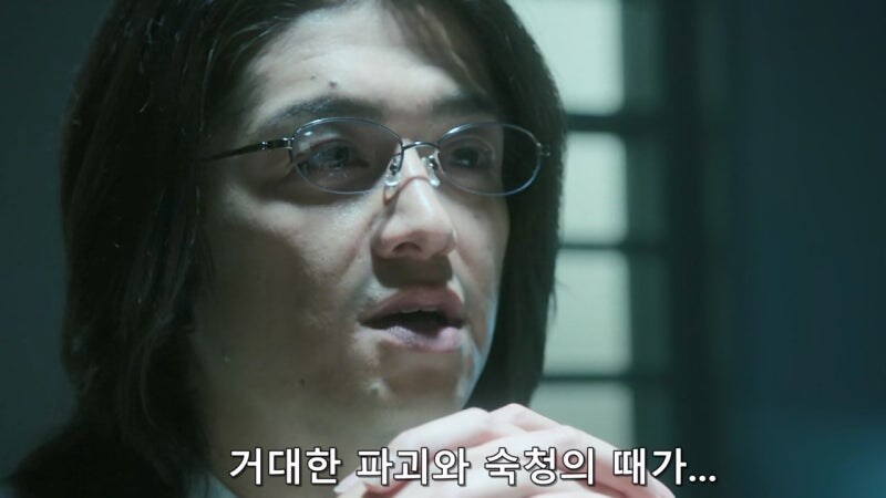 어둠을 쫓다가 어둠에 잡아먹힌 남자_47.jpg