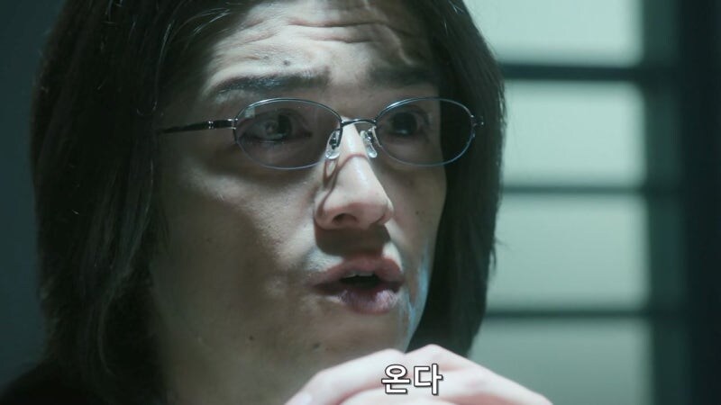 어둠을 쫓다가 어둠에 잡아먹힌 남자_48.jpg