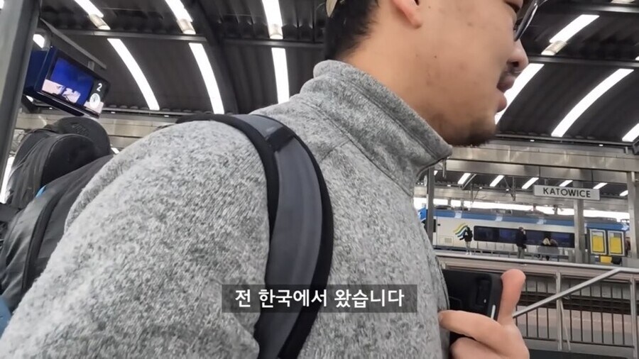 ??? : 차림을 보아하니 코리안이 틀림없구나_1.jpg