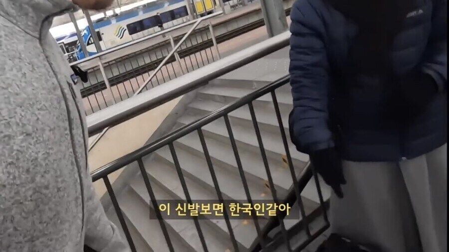??? : 차림을 보아하니 코리안이 틀림없구나_8.jpg