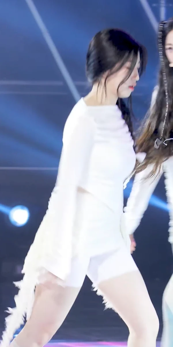 2002년생 아이돌 jpg_3.webp