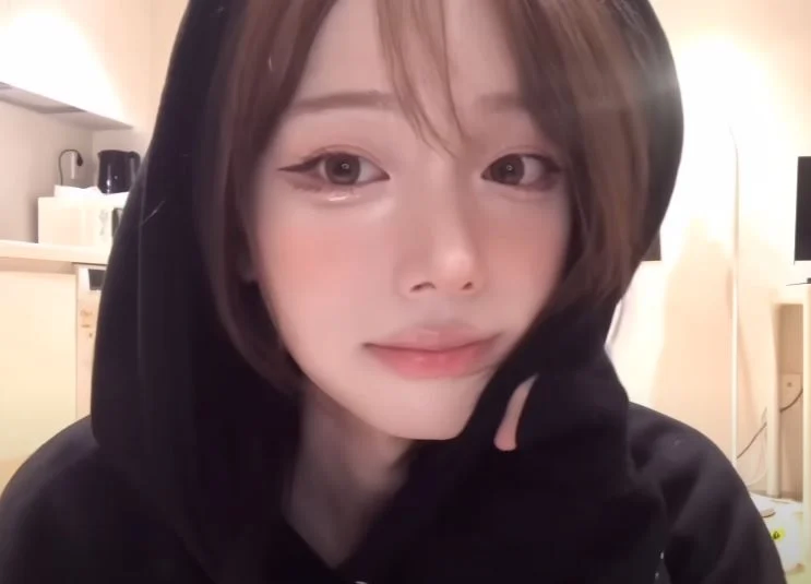 여장남자 유튜버 쌩얼 공개_2.webp