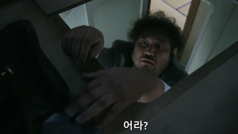 범죄와 연루된 순박한 노숙자의 최후_32.jpg