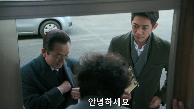 범죄와 연루된 순박한 노숙자의 최후_46.jpg