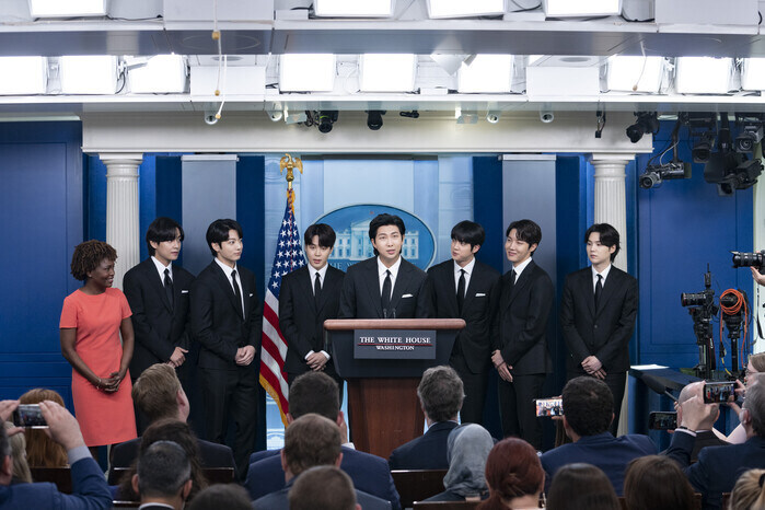 ??? : BTS가 빌보드에 좀 들었다고 대단한건 아니잖아?_4.jpg
