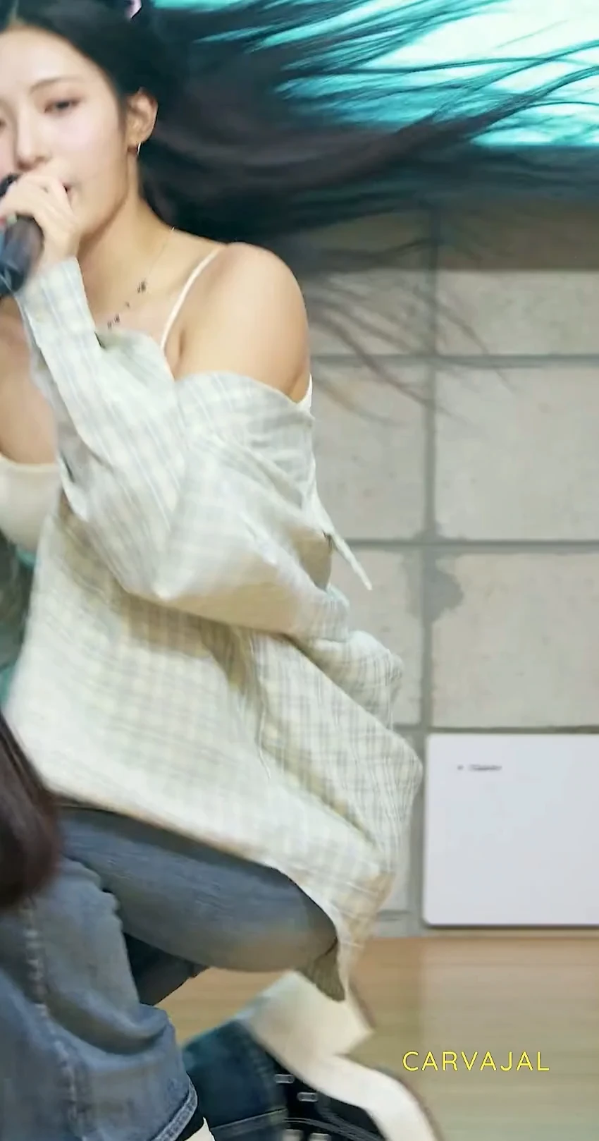 2007년생 아이돌 gif_1.webp