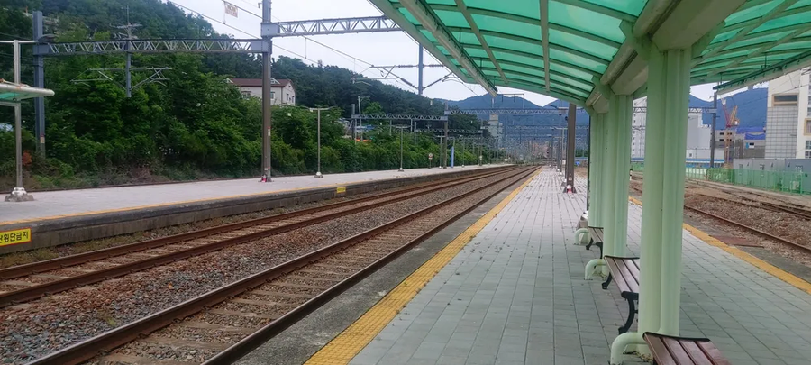 열차 출발 15분이 되도 문 안 열어준 역_3.webp