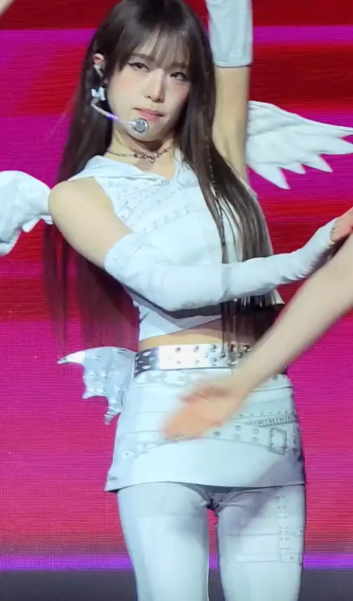 호불호 갈리는 바지 색깔 gif_2.webp