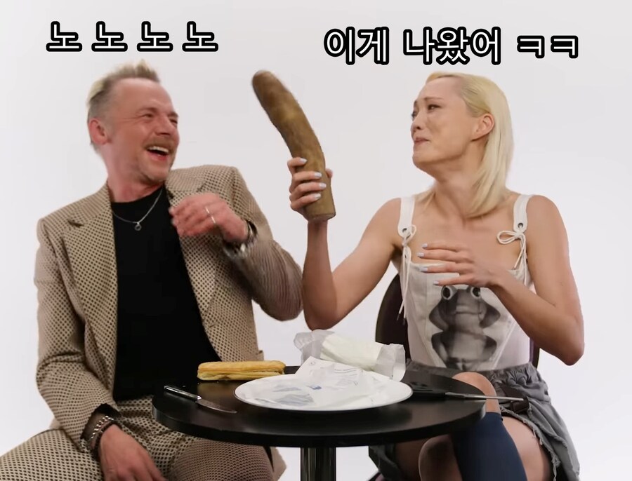 거대한 소세지를 벗기며 만족하는 맨티스 누나_33.jpg