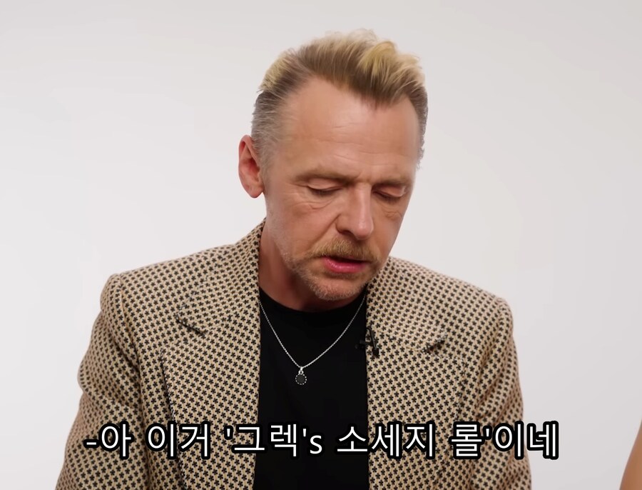 거대한 소세지를 벗기며 만족하는 맨티스 누나_35.jpg