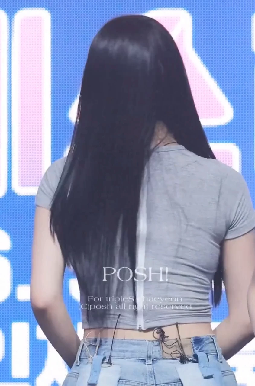 뒤돌아보는 아이돌 gif_1.webp