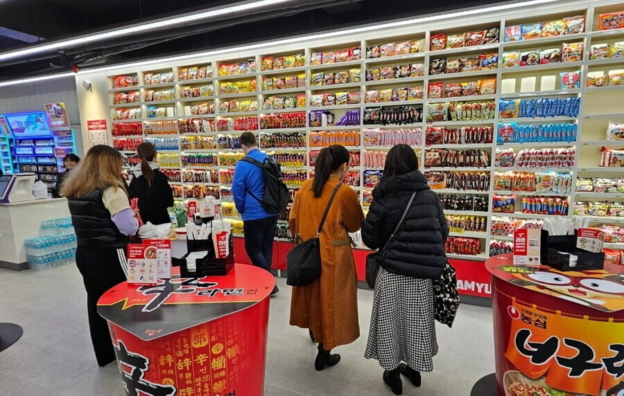 불닭볶음면과 정반대 자리에 있는 라면_1.jpg