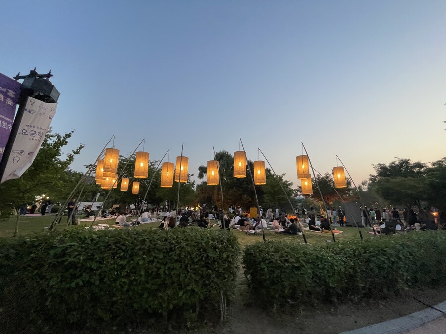 집앞에서 축제하는거 처음봄_4.jpg