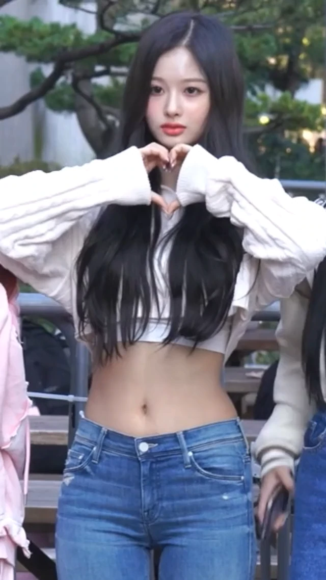 호불호 갈리는 배꼽 gif_1.webp