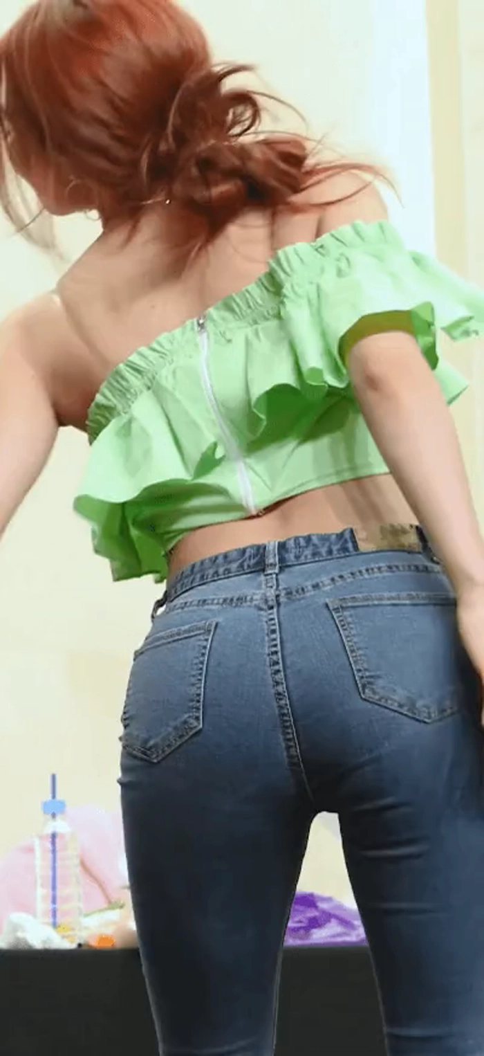 호불호 갈리는 바지 gif_2.webp