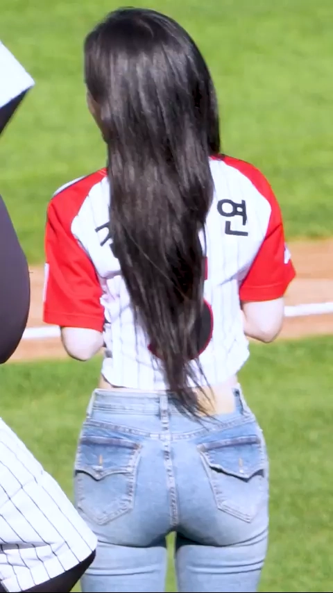 시구하는 아이돌의 몸매 gif_2.webp