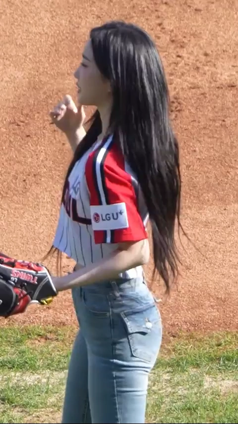 시구하는 아이돌의 몸매 gif_5.webp