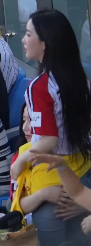 시구하는 아이돌의 몸매 gif_4.webp