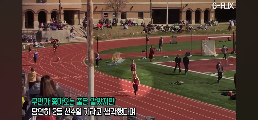 대학 육상 경기에 난입한 똥강아지_5.jpg