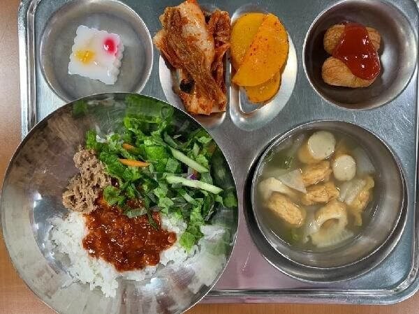 호불호 갈리는 학창시절 급식 메뉴.jpg_2.jpg