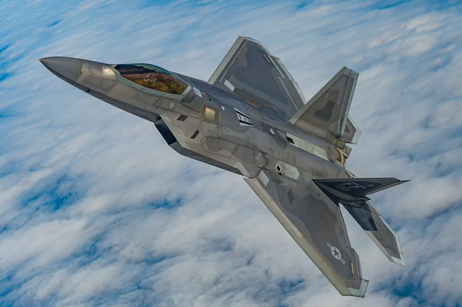 ??? : F22가 최강이라던 놈들 누구냐? 개약하잖아!!!!_1.webp