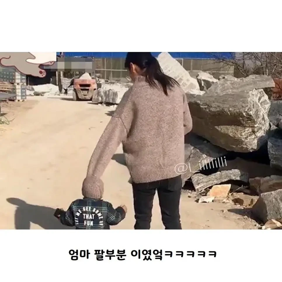까까머리 애기가 추울까봐 걱정 된 엄마.jpg_2.webp