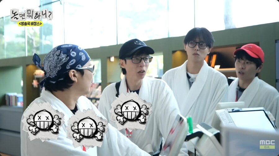 무한도전 피규어 굿즈를 발견한 유재석과 하하_29.png